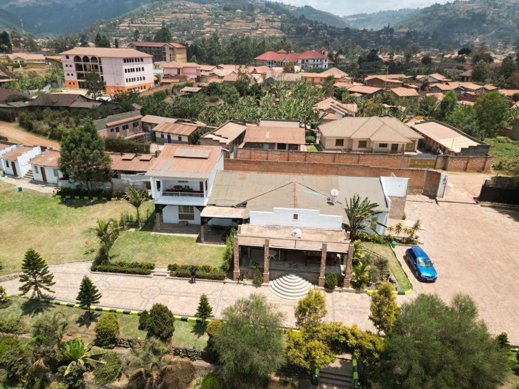 Riverside Resort Hotel Kabale Extérieur photo