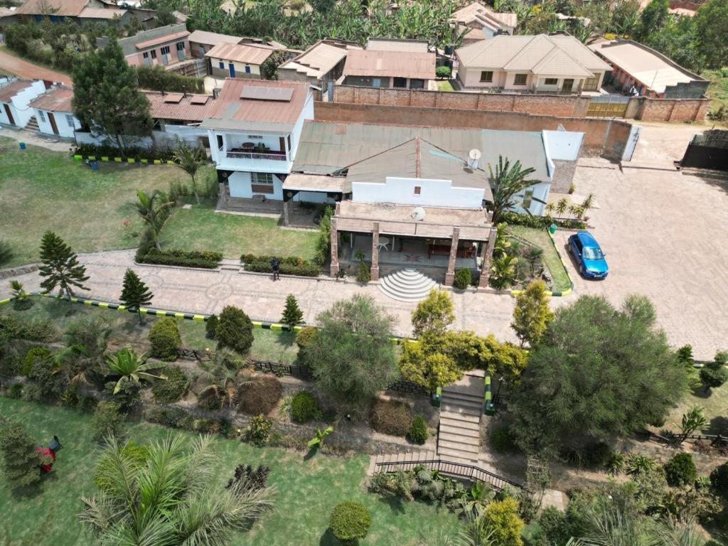 Riverside Resort Hotel Kabale Extérieur photo