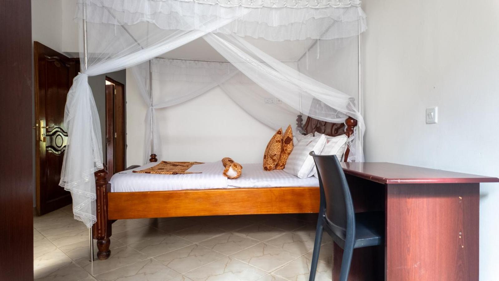 Riverside Resort Hotel Kabale Extérieur photo