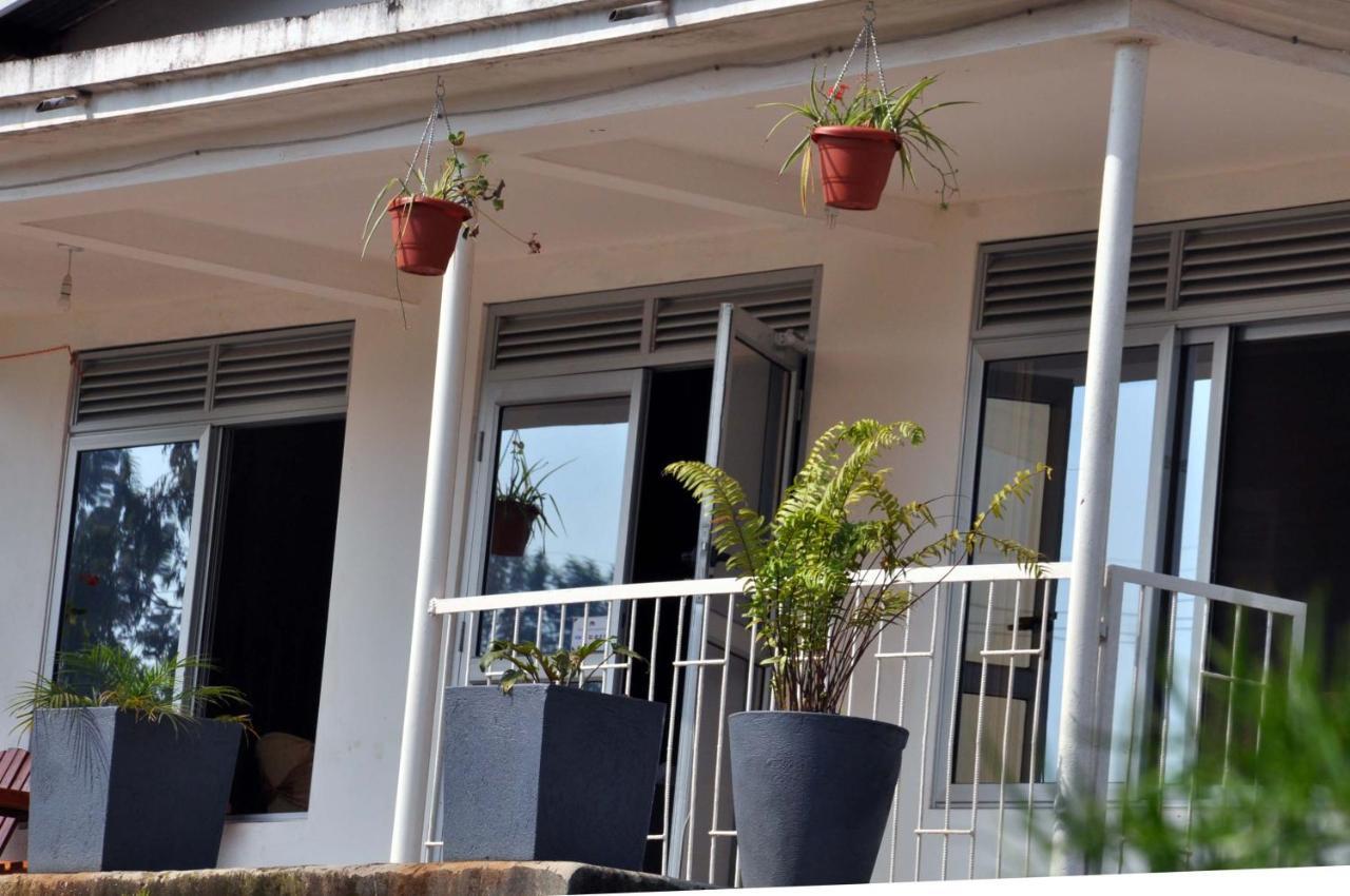 Riverside Resort Hotel Kabale Extérieur photo